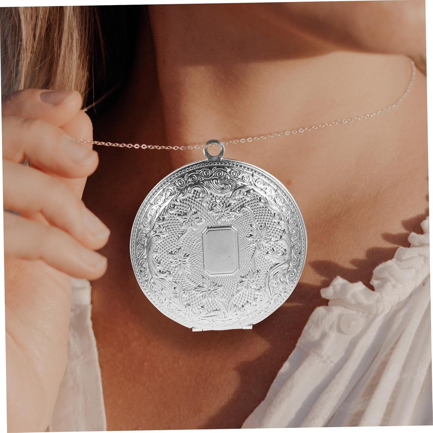 RORPOIR Aromatherapy Diffuser Pendant Brass Case Openable Vintage Style